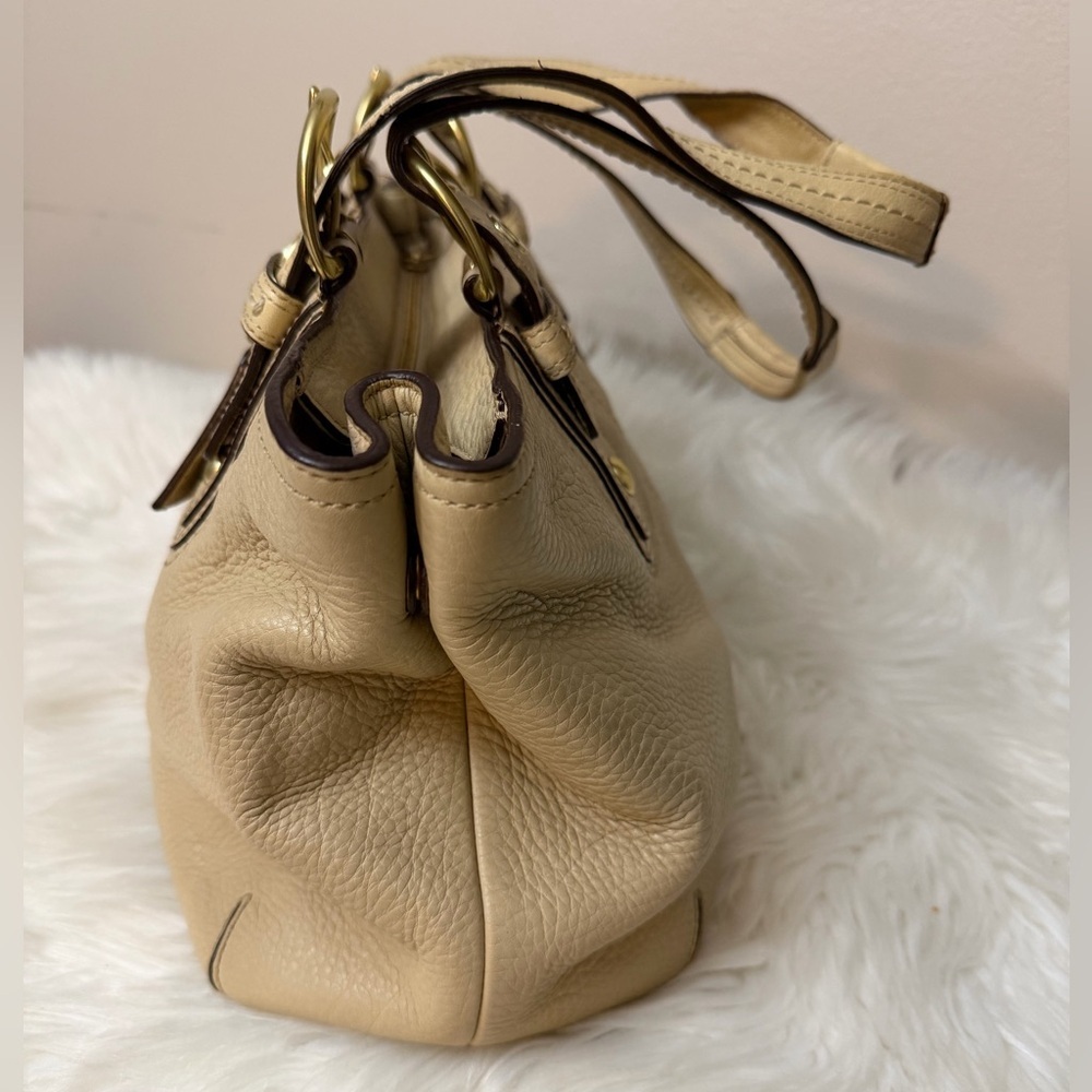 Coach Cream Leather Shoulder Bag - Picture 4 of 14